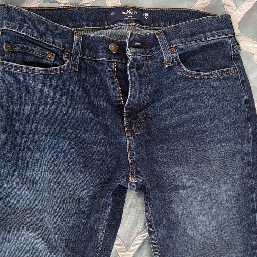 Hollister Men's Dark Blue Bootcut Jeans